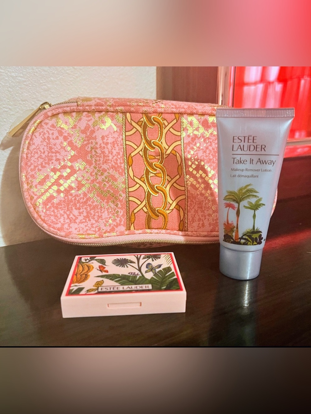 New Estée Lauder Cosmetic bag & Beauty Bundle